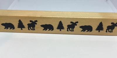 Sello de goma Darcies Bear Tree Moose silueta BORDER O-2822 montado en madera Foto 1 de 4