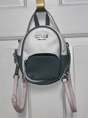 Mini Cartera Bandolera Pequeña GUESS Color Blanco Gris Rosa Correa Ajustable con Cremallera Foto 1 de 4