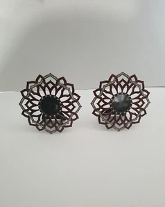 Bombay Chrysanthemum Red Jeweled Picture Frame - 2x2 photo - (2) - Bild 1 von 4