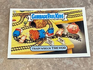 Garbage Pail Kids 2003 ANS 1 accidente de tren Trevor 8b GPK  - Imagen 1 de 2