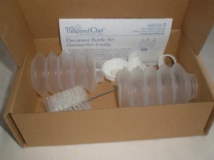 THE PAMPERED CHEF DECORATOR BOTTLE SET ( ONLY 2 BOTTLES ). - Picture 1 of 2