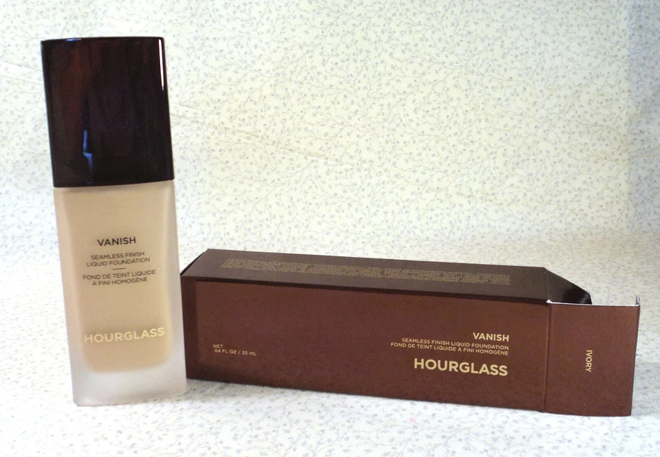 Base líquida Hourglass Vanish - Marfim - 0,84 oz. Tamanho completo - Na caixa - Imagem 1 de 1