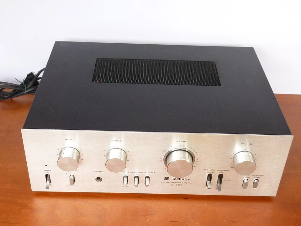 amplificatore technics SU 7100 - Immagine 1 di 4