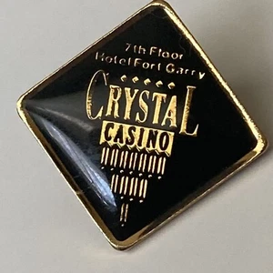 Vintage Crystal Casino 7. Stock Hotel Fort Ft Garry Revers oder Hut Emaille Pin - Bild 1 von 5