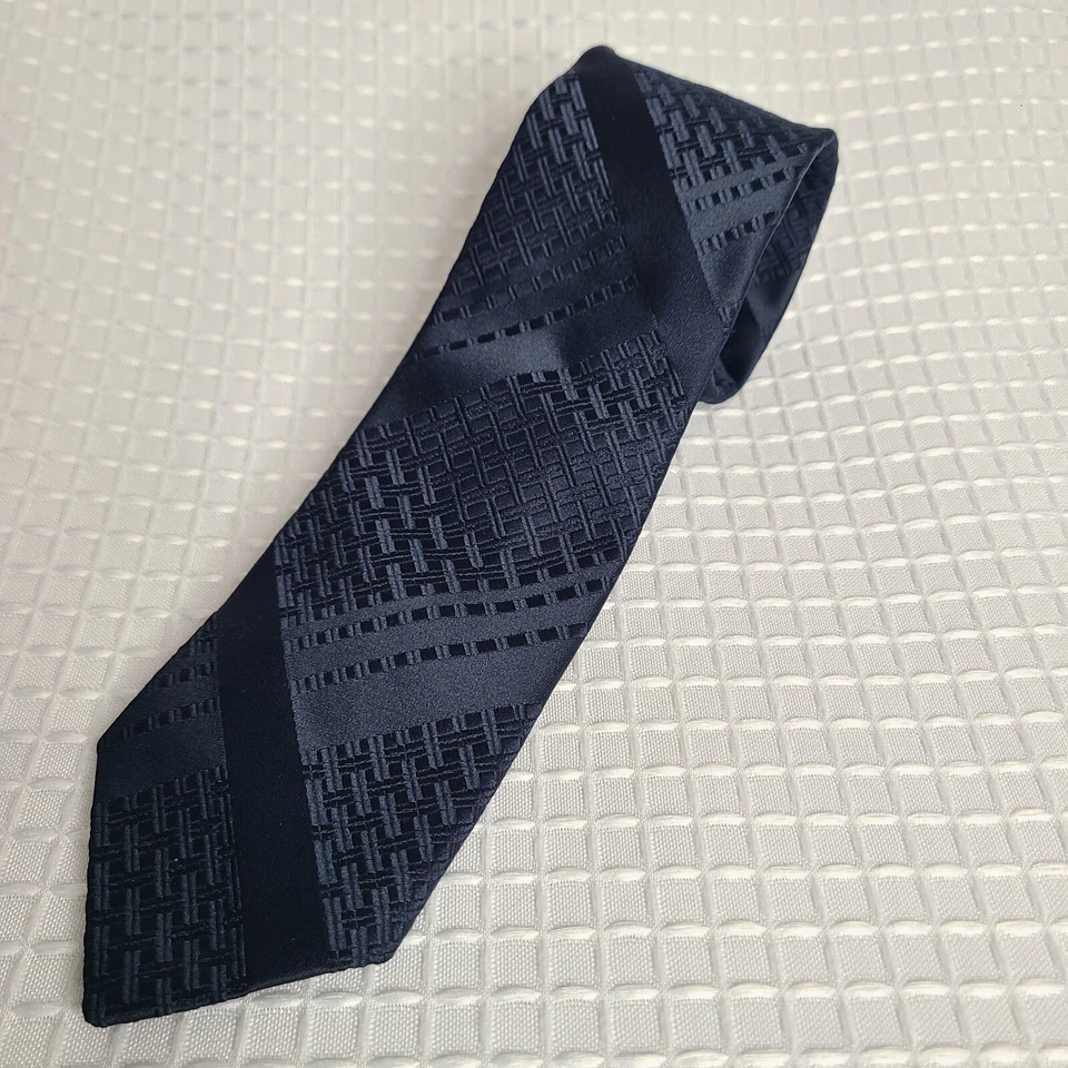 Usado en Excelente Condición Corbata Bergere Para Hombres Corta Azul Oscuro Poliéster Textura Pesada 52"x3.25" Foto 1 de 4