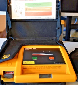Medtronic LIFEPAK 500 AED Defibrillator w/ Battery & Case – Untested / For Parts - Picture 1 of 7