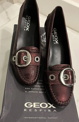 NUEVO CON CAJA Geox Mujer’s Zapatos Dolly Charol Cuña Tacón Burdeos 6 Tacón Medio Foto 1 de 4