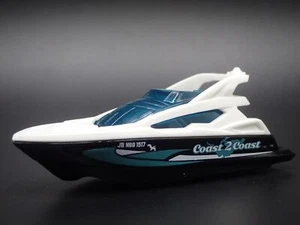 SPEED BOAT YACHT NERO BIANCO SCALA 1/64 MB DIORAMA DA COLLEZIONE PROP MODEL - Foto 1 di 8