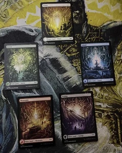 Duskmourn Full Art Foil Land Set quasi nuovo - 1 di ogni MTG DSK - Foto 1 di 1