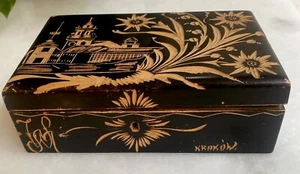 Vintage 1940's Hand-Carved Wooden Box Krakow Poland Building Signed Folkart - Picture 1 of 7