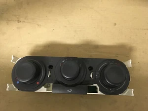 VW Polo 9N Heizungsbetätigung Bedienung Heizung 6Q0819445 - Bild 1 von 5