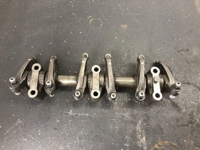 Brazo basculante del motor Mack E7 - Usado | P/N 335P2 Foto 1 de 4