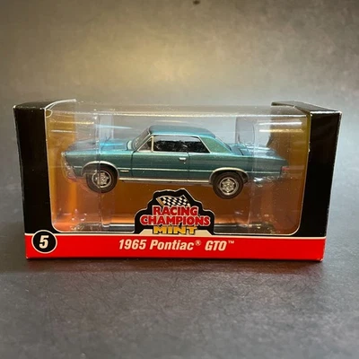 Pontiac GTO 1965 *Reef Turquesa* 1/64 Premium Diecast con maletero y capó de apertura Foto 1 de 4