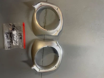 🔥 70 - 77 Juego de 2 biseles de faros Ford Maverick Mercury Comet - con tornillos Foto 1 de 4