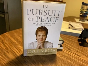 In Pursuit of Peace : 21 Ways to Conquer Anxiety, Fear, and Discontentment by... - Foto 1 di 2