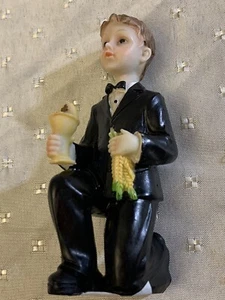 Figura niño arrodillado adorno de pastel Sagrada Comunión  - Imagen 1 de 10