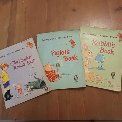 VINTAGE READING WITH WINNIE THE POOH BOOKS x 3 - RABBIT, CHRIS ROBIN & PIGLET - Image 1 of 4