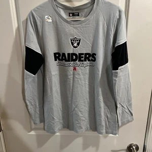 Las Vegas Raiders Football Graphic T-Shirt Women’s Size LRG NFL Team Apparel NWT - Picture 1 of 6