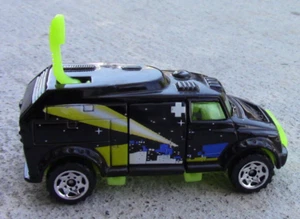 2002 Matchbox Nite Glow Robot Truck #37 Navy Blue and Yellow Glows in the Dark - Picture 1 of 4