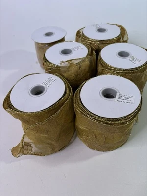 "Cinta de Navidad Bloomingdale's dorada con cable brillo metálico 5 rollos 4"" x 10 yardas" Foto 1 de 4