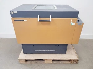 New Brunswick Scientific Controlled Environment Incubator Shaker G-25 Lab Faulty - Picture 1 of 24