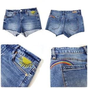 BlankNYC Gr. 27 The Astor Cut-Off kurze Jeansshorts mit Regenbogen Sonne Stickerei - Bild 1 von 9