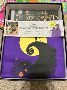 Tim Burton’s The Nightmare Before Christmas Official Cookbook + Apron Entertain - Bild 1 von 3