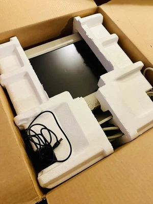 RARE IN BOX!  Samsung Syncmaster 15” LCD Monitor 570v tft 1024x768 - Image 1 of 4