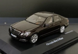 1/43 Mercedes-Benz E-Klasse W212 Limousine Facelifting 2011 dunkelrot Schuco - Bild 1 von 8