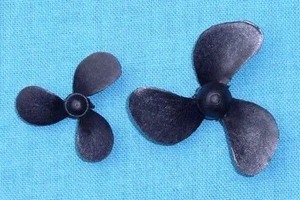 Model Boat Propeller 3 Blade G.F. Nylon Props M2 or M4 Bush.  Pk of 3 - Picture 1 of 2