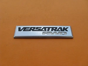 02 03 04 05 06 BUICK RENDEZVOUS VERSATRAK AWD EMBLEMA TRASERO LOGOTIPO INSIGNIA SIGNO A40878 - Imagen 1 de 3