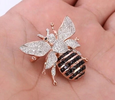 Broche para mujer de diamantes simulados de corte redondo de 2,00 quilates enchapado en oro rosa de 14 quilates Foto 1 de 4