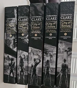 The Mortal Instruments Paperback Book Set 1-5 by CASSANDRA CLARE VGC - Imagen 1 de 8
