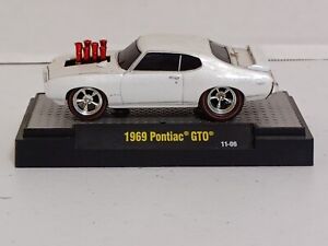 1969 Pontiac GTO White M2 Machines 2011 Ground Pounders RR 11-06 Diecast 1:64