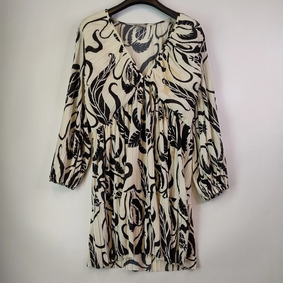 H&M Plissé Dress Womens XL Creme & Black V-Neckline Floral Pattern Casual - image 1 of 4