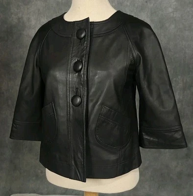 Jaqueta/Casaco Cropped Feminino de Couro Genuíno KENAR em PRETO Tamanho 6 - Imagem 1 de 4