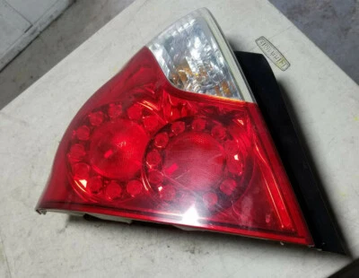 2006 INFINITI M35 M45 左驱动侧尾灯四分之一原始设备制造商 — 第 1/4 张图片