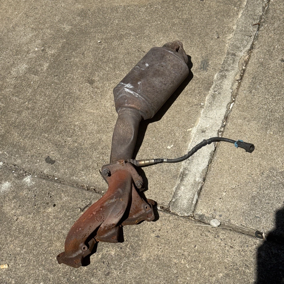 04-09 Cadillac STS SRX Right Passenger Side Exhaust Manifold OEM Catalytic 02 - Image 1 of 4