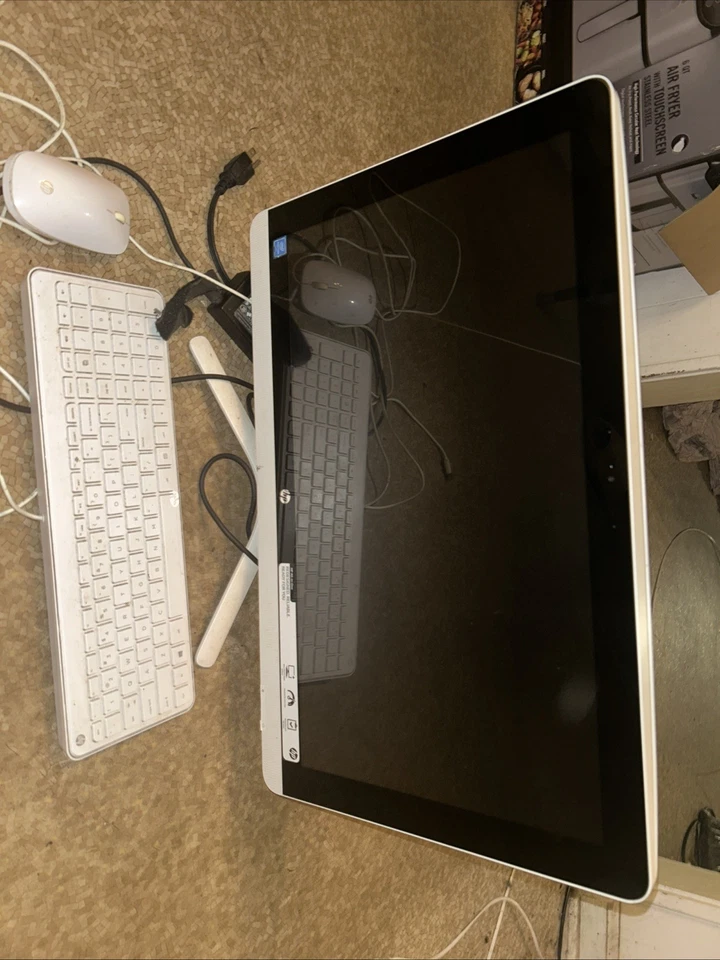 HP All-in-One 24” G237C AMD A8-7410 2.2GHz 8GB RAM Windows - Image 1 of 1