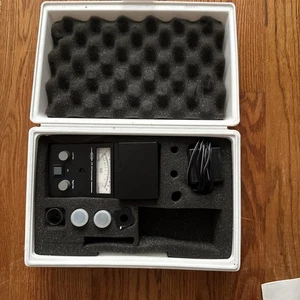 HACH DR 100 COLORIMETER - Picture 1 of 4