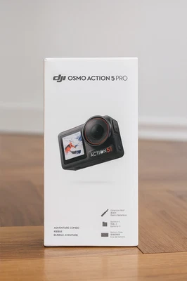 DJI Osmo Action 5 Pro Adventure Combo Action Kamera - NEU OVP mit Rechnung - Bild 1 von 2