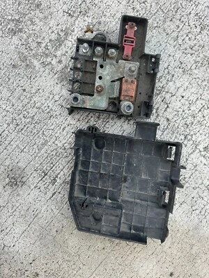 2015-2022 RAM PROMASTER CITY 2,4 л аккумулятор СОЕДИНИТЕЛЬНАЯ КОРОБКА РЕЛЕ ПРЕДОХРАНИТЕЛЯ OEM - Изображение 1 из 3