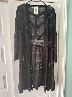 CARDIGÃ VOCAL Feminino PRETO CRAVEJADO DE RENDA CAMURÇA SINTÉTICA ESPANADOR Tamanho Pequeno Excelente Estado Usado! - Imagem 1 de 4