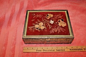 Caja de baratijas de madera y tapa de vidrio vintage hecha a mano de metal y flores secas - Imagen 1 de 7