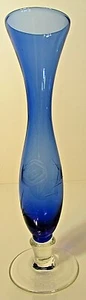 Jarrón Bud 8 pulgadas vidrio azul grabado con base transparente - Imagen 1 de 6