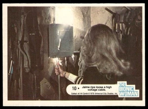1976 Donruss Bionic Woman #10 Jamie strappa un cavo alta tensione sciolto - Foto 1 di 2