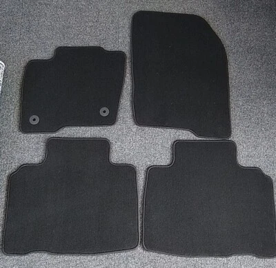Alfombrillas negras Ford Edge OEM nuevas 2015 a 2022 KT4B R130D00 AB3JA6 Foto 1 de 4
