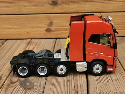 1/32 Scale Volvo FH16 750 Heavy Duty Truck Tractor Red Diecast Model Toy Model - Image 1 of 4