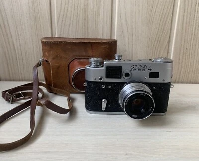 [Nice] Vintage Soviet FED 4 Leica Copy Camera w/ Industar i-61 lens and Case  - Image 1 of 4