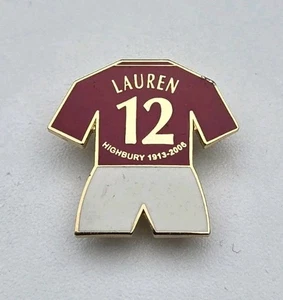 RARO DISTINTIVO SPILLA ARSENAL LAUREN 12 VINTAGE HOME KIT - Foto 1 di 2